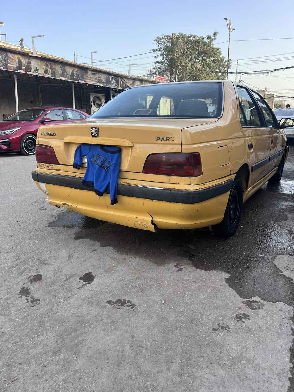 سلام عليكم بيجو بارص 2011 سياره جاهزه راعيه ماواصله مكينه وكير خير من الله حداديه كلهه جديده كهربايات كلهه شغاله وسنتر لوك سياره عله وضع الشركه السعر 18 وبيه مجال مكان نجف رقم ***********
