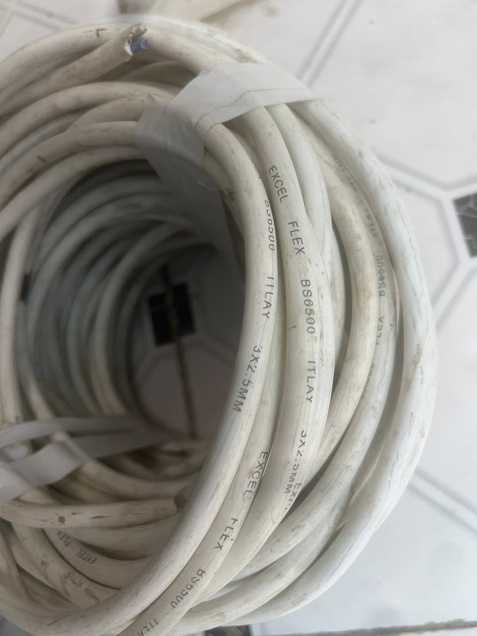 السلام عليكم غراض للبيع 
دريل شرط الشغل فتح وشد وتثقيب سعرة ٣٠ الف 
واير 3فيز 3/2
5ملم تقريبا ٥٠ متر واكثر سعرة ٣٥ الف
٣حجرات الفين دينار 
ساعة شغالة الفين دينار 
سيت براين الفين دينار 
واير نزال ٥ الاف  دينار 
فيتة ٦٠ متر سعرة ١٠ الاف 
المكان الزبير توصيل موجود


**إذا كنت صاحب هذا الإعلان وتريد حذفه لأي سبب، رجاءا أرسل رسالة إلى الدعم الفني**