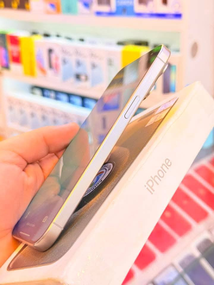 ايفون 15برو ماكس🩶🤍256GB 
البطارية ٨٦
كامل ملحقات
***********
