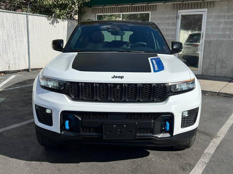 جيب تريل هوك Plug-in Hybrid 2023 (Trailhawk)
💯جبليه وفول مواصفات وكلين
🚙 وارد أمريكي
✨ اللون أبيض لؤلؤي
📏 ممشى 35 ميل فقط
🛡️ كلين بدون حوادث
🎨 فقط شوية صبغ بل بنيد بدون تبديل بدون فتح كما موضح بالصورة مال ضرر كلها بلادية 
⛰️ فئة Trailhawk الجبلية الحقيقية
🔋 نظام Plug-in Hybrid
⛽ بنزين + كهرباء + هايبرد
🖥️ 3 شاشات
📡 جكات
كاميرات محيطي 360
💎 فول مواصفات 1/1
⚡ سيارة جديدة بحالة ممتازة
🚗 ناعمة بالمشي وقوية بالسحب
💰 اقتصادية باستهلاك الوقود
🪪 رقم كات وتترقم شمال

📮 السـعـر 30الف يعني تلث شدات ارخص تريل هوك 

مكان تواجد السيارة: ديالى بعقوبة 
رقم صاحب السيارة: ***********
