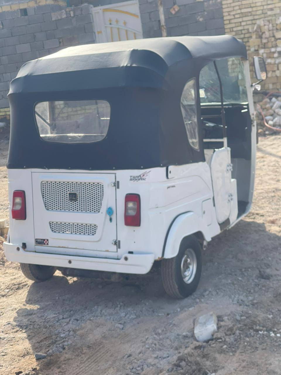 سلام عليكم تكتك للبيع مديل 21مكلف بنشر 
اتصل ع هاذه الرقم ***********
