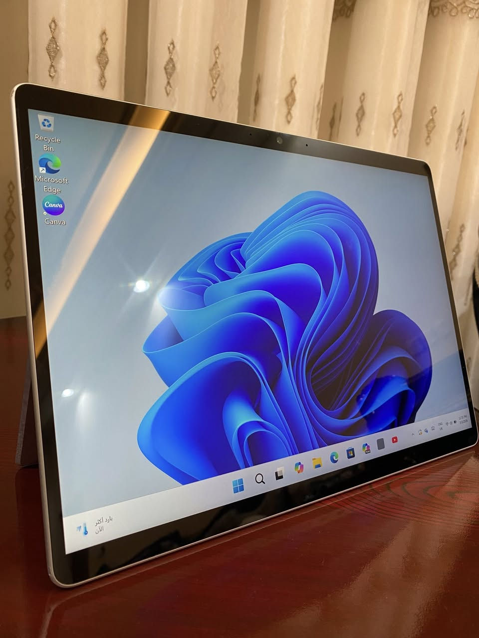 Microsoft Surface Pro 9 - Core i7 / 516GB / فضي
جهاز سيرفس برو 9 بحالة الوكالة، مستخدم استخدام خفيف جداً. خيار مثالي للمحترفين والمبدعين الذين يحتاجون قوة جهاز لابتوب في حجم التابلت.

المواصفات:

· المعالج: Intel Core i7 من الجيل الثاني عشر (أداء خارق للمونتاج وتعدد المهام).
· المساحة: 516 جيجابايت (NVMe SSD).
· اللون: سلفري (فضي) أنيق.
· الشاشة: 13 إنش، عالية الدقة، تدعم اللمس والقلم.

•السعر: 1,300,000دينار 

ملاحظة: الجهاز فقط بدون كيبورد (الكيبورد يباع بشكل منفصل).
•التواصل خاص او الاتصال على الرقم ***********
