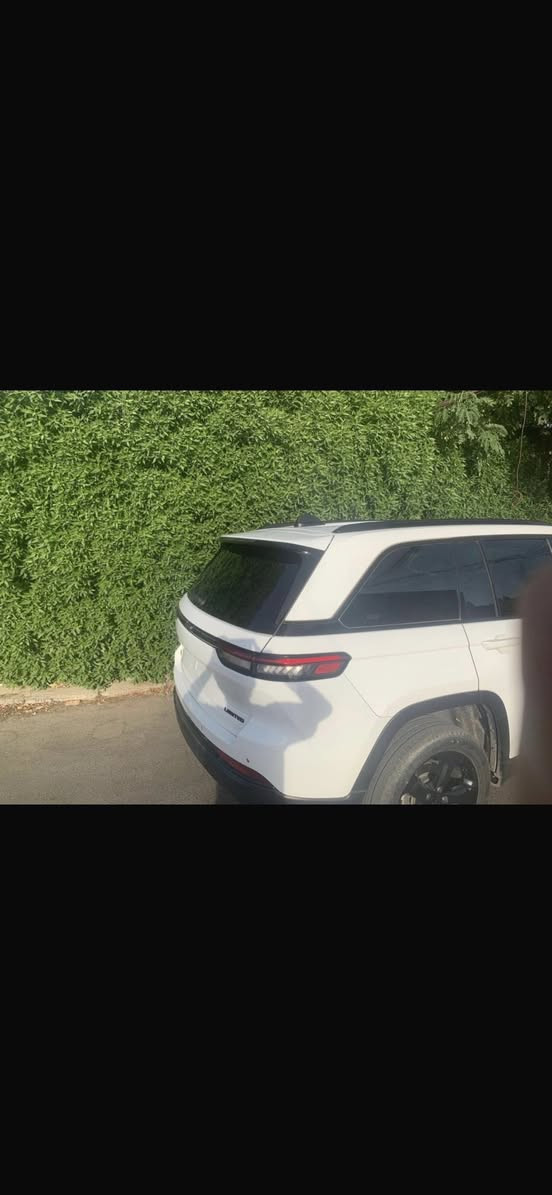 السلام عليكم جيب كراند موديل 23 ماشيه 42 حادثاه جاملغ امامي بدل وشبر صبغ بلبنيد سياره بسمي مكانها بغداد الاعظميه سياره كلش حلوه وجديده الاستفسار على رقم ***********
