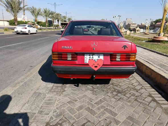 السلام عليكم مرسيدس ١٩٠ للبيع موديل ٩١ سلايت روف طكتين هوك خلفي بلاد حدادية جديدة لون احمر كير ومكينة جدد كير قفل مكينة ٦ سلندر اربعة جام كهرباء سنتر لوك قفل ماسحات لايت رقم بغداد الدولي اربع ويالة جديدة تدفئة تبريد شغال تحويل مباشر السيارة بلادية السعر ٧٠ وبيه مجال مكان السيارة بغداد الاستفسار ***********
