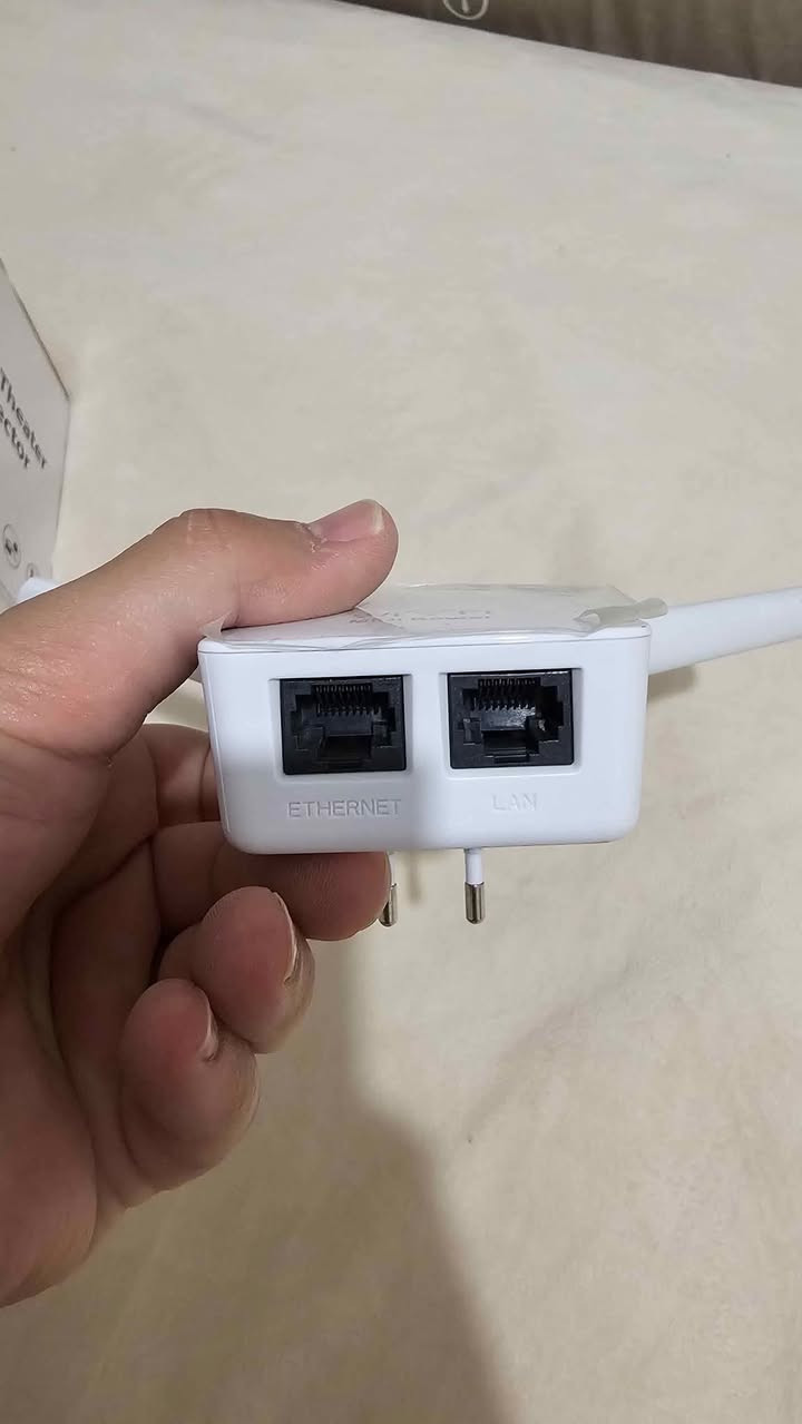 مقوي اشارة راوتر - Router Extender
.
تقوية اشارة الراوتر في المكانات البعيدة عن الراوتر او ذات الشبكة الضعيفة
.
يعمل عن طريق الوايفاي وكيبل ايثرنت Ethernet
.
الموقع: دهوك
للتواصل: *********** دهوك, العراق
