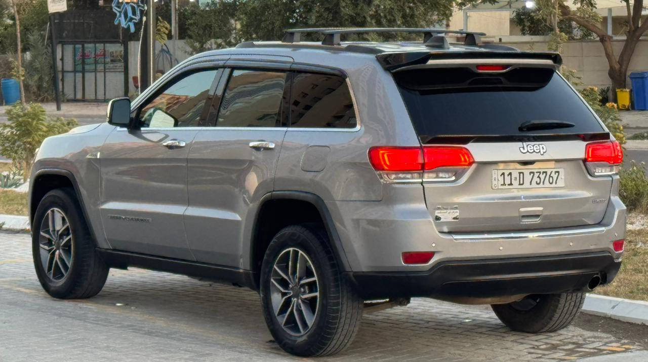 Jeep Limited 2019 جيب لمتد
ماشيه 47 الف ميل حقيقي
ضررها موضح بالصور و السونار ايضاً
محرك و كير مكفول و ما مفتوح شرط الفحص 
رقم بغداد الجديد / سنويه و هزه و ارقام جدد
المواصفات Limited :
- مكينة 3,600 / ٦ سلندر
- صندوق كهرباء
- كشنات جلد  
- كشنات تحكم كهرباء 
- كشنات تدفئه + تبريد
- كشنات خزن Memory
- ستيرن تحكم كهرباء + ستيرن تدفئه
- شاشة CarPlay اصليه 
- كاميرا خلفية دوارة
- بصمة تشغيل / بصمة ابواب
- حساسات خلفية 
- حساسات جانبيه نقطه عمياء 
- ويل حجم 18 اصلي  
- مودات اقتصادي ايكو و سبورت
- دفع رباعي
- اشارة بالمري 
جاهزه بدون نقص
صدرها لوك ترايها يخبل و تخم تاير جدد
متحتاج اي مصرف و شوفتها بالواقع احلى
السعر 208 ورقه بيها مجال بسيط
عنواني بغداد / الكرخ
***********
