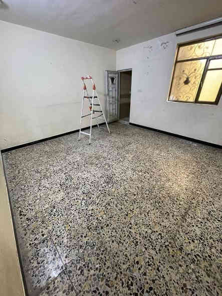 شقة طابق اول. 
مساحة 150 م
2 غرف نوم 
وخدمات صحيه
حولي ومطبخ 
العنوان شقة شارع النخل 
الاستفسار ***********
