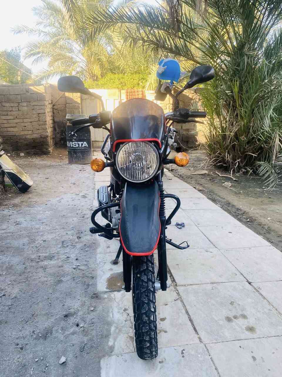 سلام عليكم بوكسر جبلي 21 اوراق اصولي شرط الترقيم  خير من الله الدراجه مناقصها شي تعال شوف بعينك السعر مليون او 100مكاني بهرز تواصل ***********
