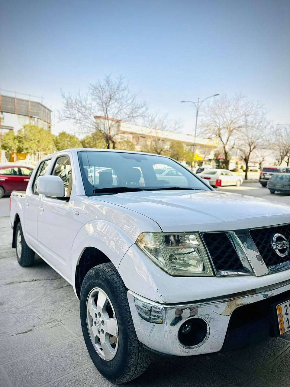 نیسان ناڤارا ٢٠١٥ بۆیاخی نیە حاسەی دواوەی هەیە ،، ڕەنگی سپی ،، ماڵی دۆستە زۆر پاکە گێڕ و مەکینەی بە شەرت ؛؛ سەیارەکە تا بڵێی جوانە ماشەڵا ،، گێڕ ئۆتۆماتیکە ڕەقەم سلێمانیە بە ناوی خۆمەوەیە تا ٢٠٣٠ هەموو شتێکی تازەیە
*********** السليمانية, العراق
