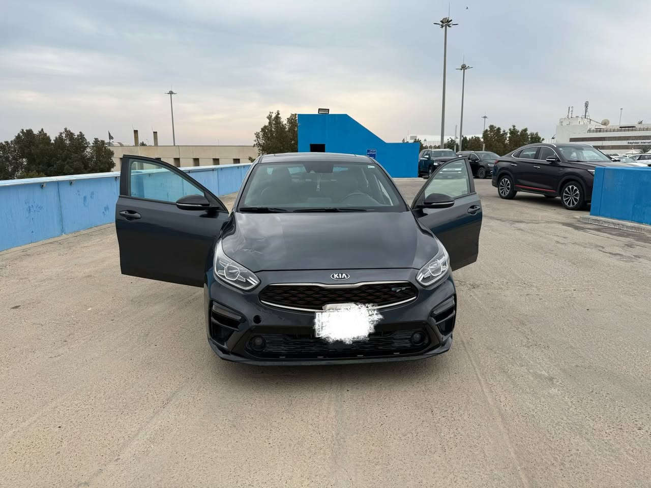 كيا فورتي GT موديل 2020 اخت الكلين 
السيارة بدون صبغ حتى الدعامايات 
فقط بارد شبر بالبنيد و شوية بالجاملغ 
باقي كفالة لغد شاصي دواخل كير مكينة حجر بيئة
ماشية 47 الف ميل 
فول مواصفات اعلى فئة 
سيارة جاهزة للأخير بعدها على وضع الشركة 
اني مدخلها على ايدي
رقم بغداد بأسمي 
السعر 129 ورقة و بيها مجال بسيط جداً
مكاني بغداد السيدية 
***********
