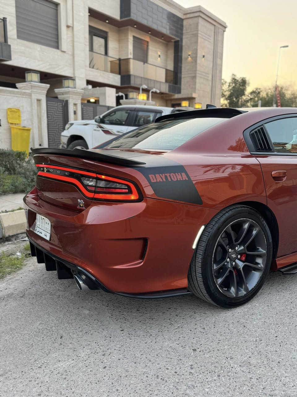 شباب الغالين
جارجر 2021 مشمشي لون مميز دايتونا 8 سلندر 5700 رقم بغداد شبه مميز كذالك علية كت كامل سكات باك
جديدة جدا ماشية 40 ميل فقط جاهزة على آخر شي 
فول 1/1 عدا فتحة قمارة اسود من امريكا 
ويل بلادي شركة شوتة كذالك ستوك سيارة على نظام الشركة
حادثها جاملغ وبنبد و حافة لغد فقط 
شاشة وكامرة دوارة
شفتات ستيرن
حساسات
كشتات هيتر و تبريد قطعتين تبريد
وضعيات قيادة 
اظافة إلى آلد متغير بيها
سعرها جدا مناسب 225 وبيه مجال للطيبين 
مكاني بغداد حي البنوك 
***********
