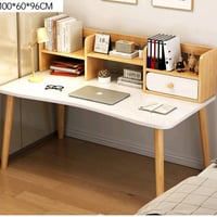 ميز خشبي أنيق مع تصميم حديث، يتميز بسطح أبيض ناعم وأرجل خشبية متينة. ي...