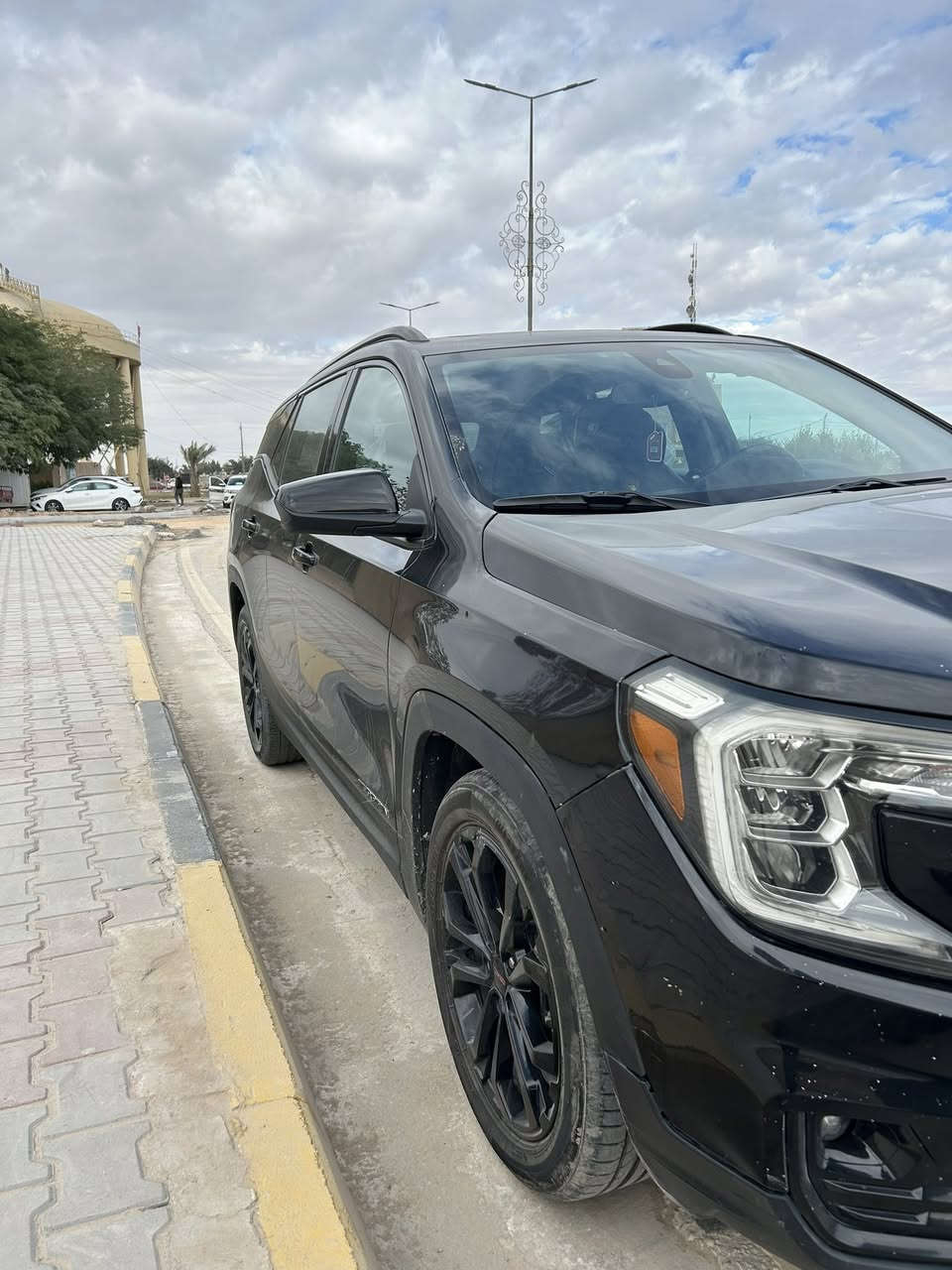 جمسي تيران موديل ٢٠٢٢  مكينه ١٥٠٠ تيربو مكينه وكير مكفولات السياره بدون نواقص جديده ماشيه ٧٠ 
فول مواصفات بصمه تبريد قطعتين فتحة سقف مواصفات معروفه سعر ١٨٥ ***********
