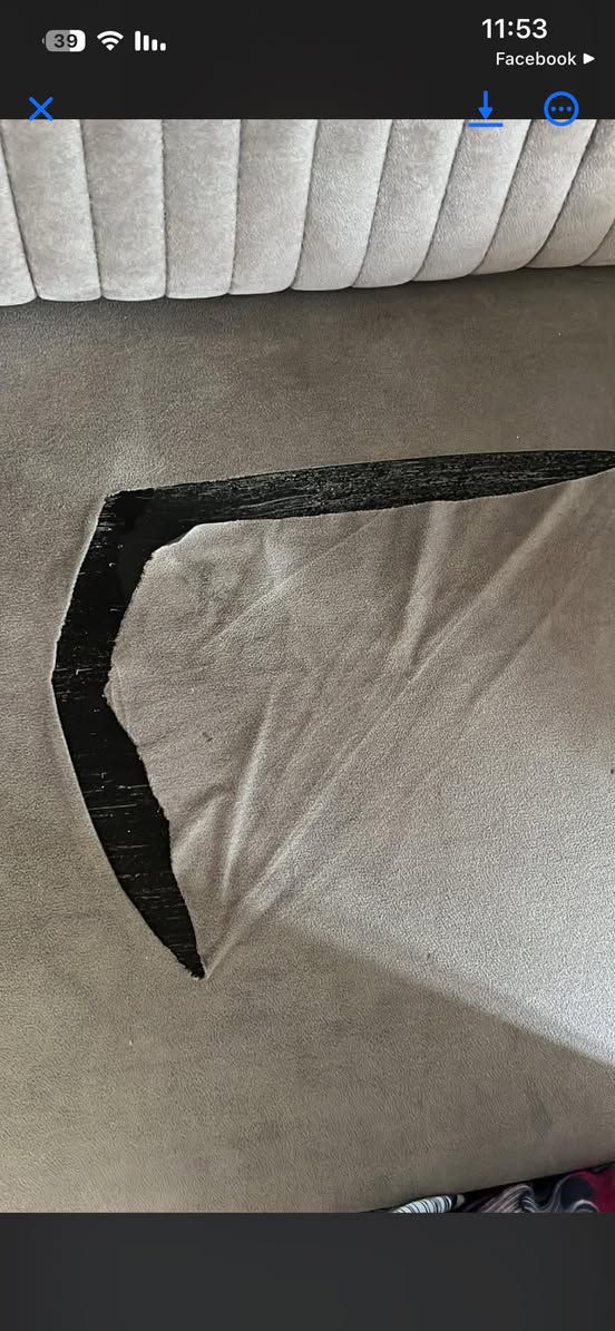 طخم للبيع ماركة وثقيل بس بينو عيب واحد الشق الموضح بالصوره 8 مقاعد يجي  وسعرو 325 وبي مجال عنوانو مزارع زيونه


**إذا كنت صاحب هذا الإعلان وتريد حذفه لأي سبب، رجاءا أرسل رسالة إلى الدعم الفني**