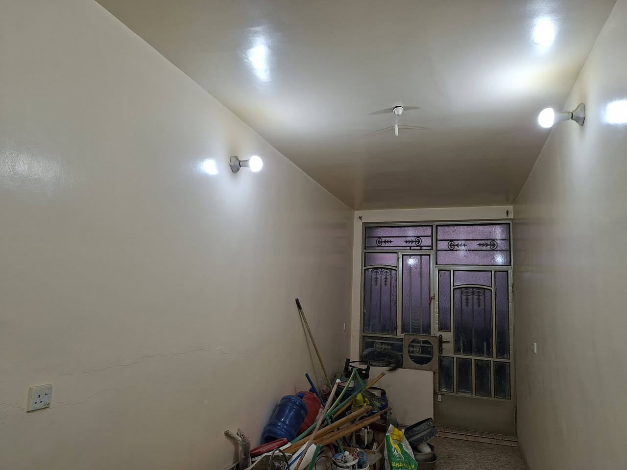 للبيع بيت 🏡 طابو صرف مساحته #١٥٠م واجهه ٦ في ٢٥ #الشرطه_الخامسه شارع المدارس شارع رئيسي  عرض الشارع ١٥ #٤_غرف_نوم وصاله ومطبخ وخدمات طرمه جبيره بيت كامل من كلشي  البيت #نظيف_جدا السعر٢٨٠مليون وبي مجال  #***********ابوصكرمكتب الغدير
