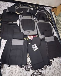 مقاعد جلدية • جلد ثخين • مخاد وياها