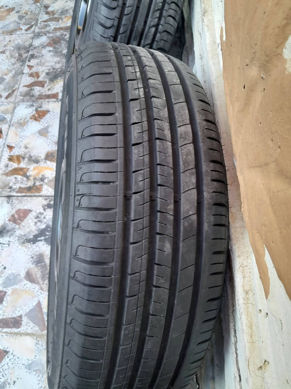 تخم  تاير ويل  للبيع  جديد  مكاني حله  حجم 15.                 ***********
