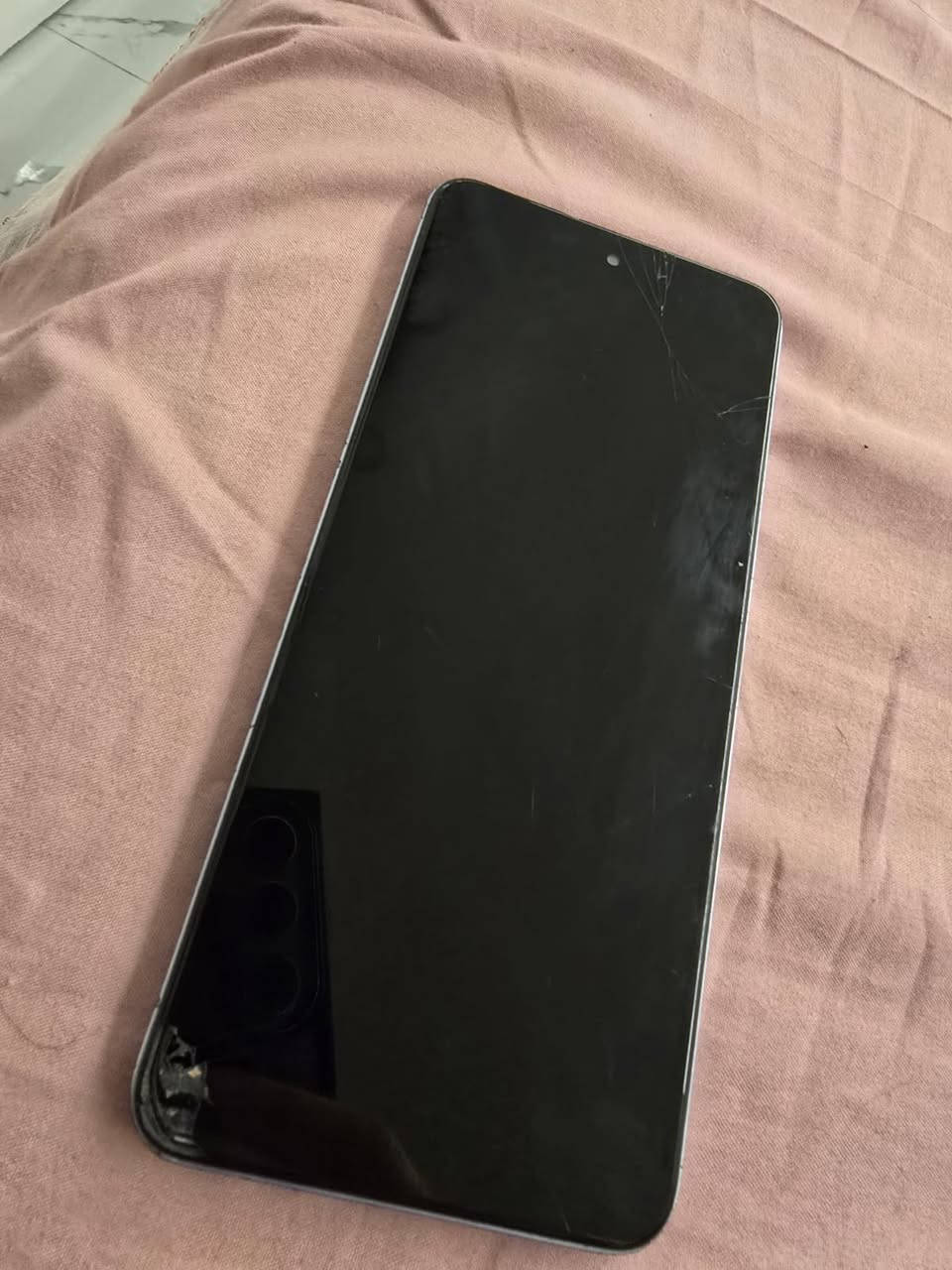 سلام عليكم 
جهاز ريلمي c65 ذاكره 256
شاشه مفطره شغال ومابي اي تعليك سعر 75 وبي مجال على فحص شرط مكاني نجف وعدي توصيل 
***********
