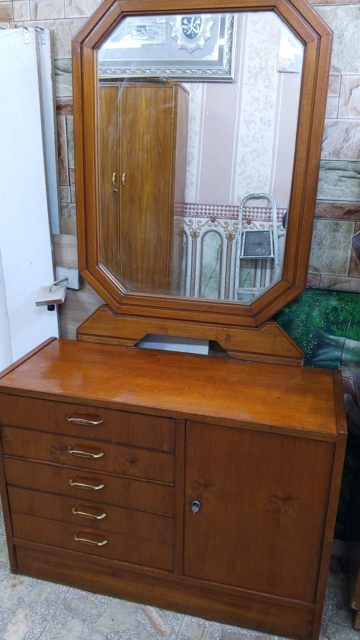 السلام عليكم
ثلاجه كبيره نظيفه سعر 100 بيها مجال 
ميز تواليت صاج نظيف سعر 75 بي مجال 
ثلاجه صغيره سعر 75 بيها مجال 
كنتور بابين نظيف سعر 125 بي مجال 
طباخ نظيف نقص باب مال الفرن سعر 100 بي مجال 
مكان بغداد المشتل ***********
