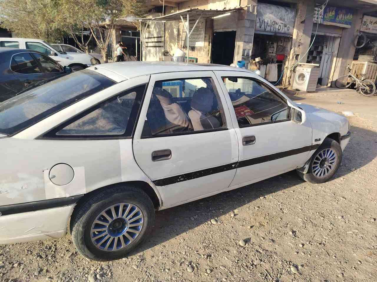 بە ناوی خوای گە ورە میهرە بان سە یارە ی ئۆپڵ ڤیکرترا گیر مە کینە بە شە رت  بیعیب بۆفرۆشتن سە نە وی دیالە کە فیل مە دە نی حوکمی  بۆفرۆشتن سعر15گڵا معمالیک برایە***********
