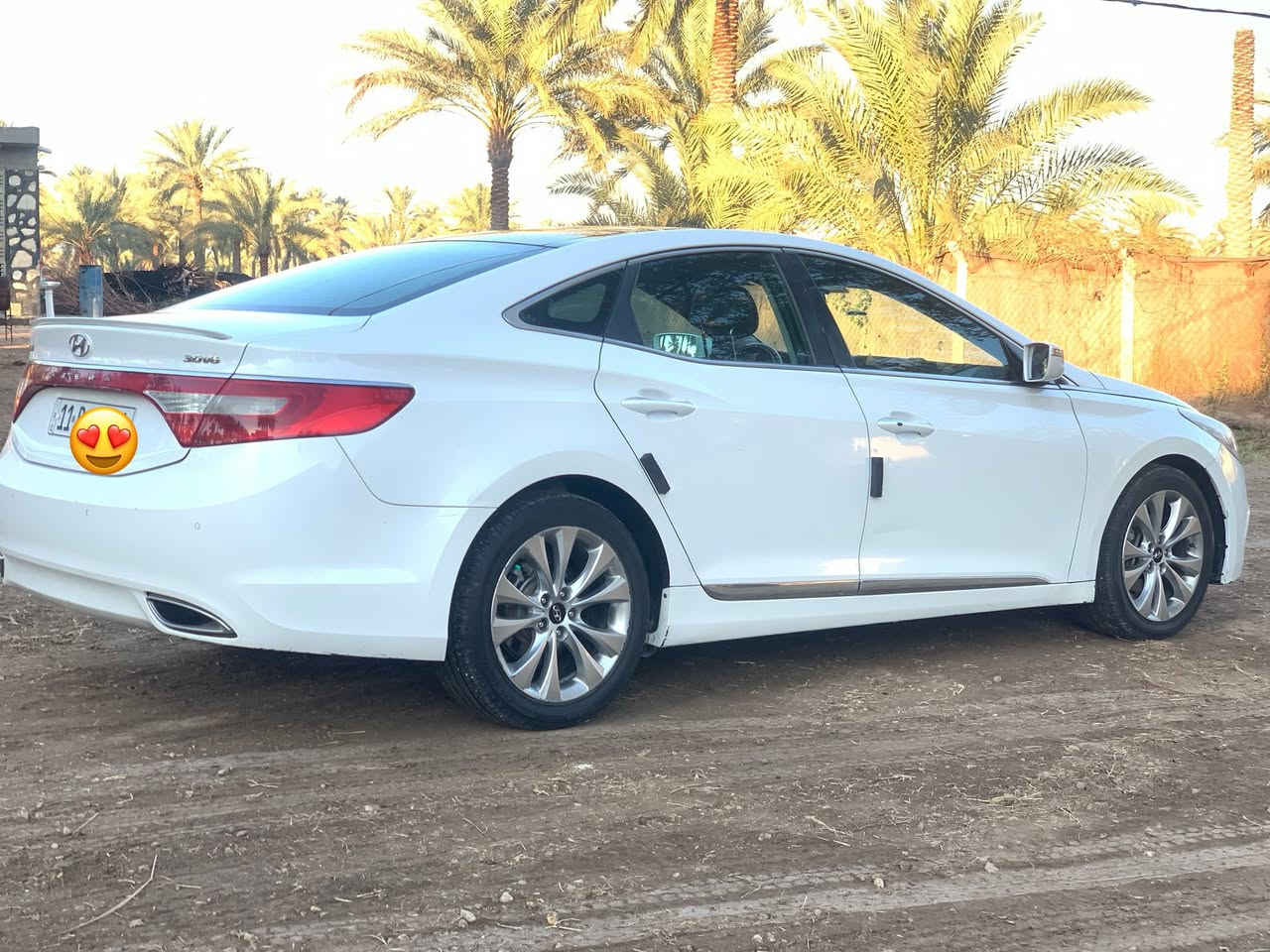 السلام وعليكم أزيرا 2012 خليجي فول مواصفات بانوراما قطعتين تبريد كشنات جلد جوزي  تدفئة تبريد كشنات كهرباء تحكم ستيرن  بصمة تشغيل تخم تاير جديد السيارة فول فول Vip كير محرك مكفولات محرك V6 (3300) السياة جاهزة للأخير رقم بغداد مرقم دولي الجديد السيارة بأسمي  بيها قطعة باب السايق فقط مبدل السعر 133 وبية مجال ***********
