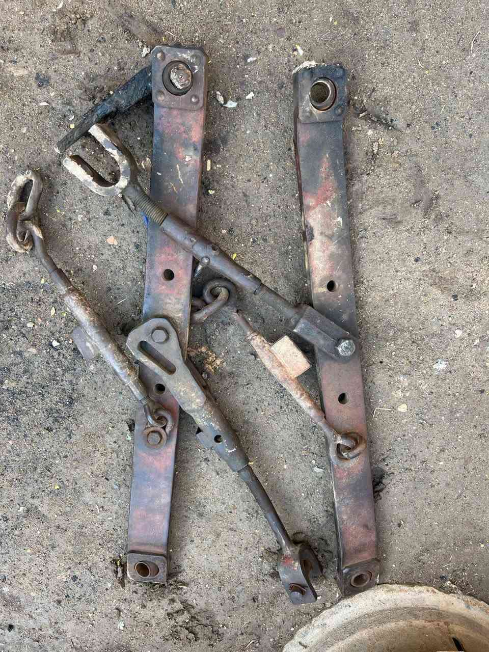 سلام عليكم للبيع ثكالات خلفيه و + رواصط كاملات ومكاني بغداد الشعلة اتصل على الرقم وبيك خير ***********
