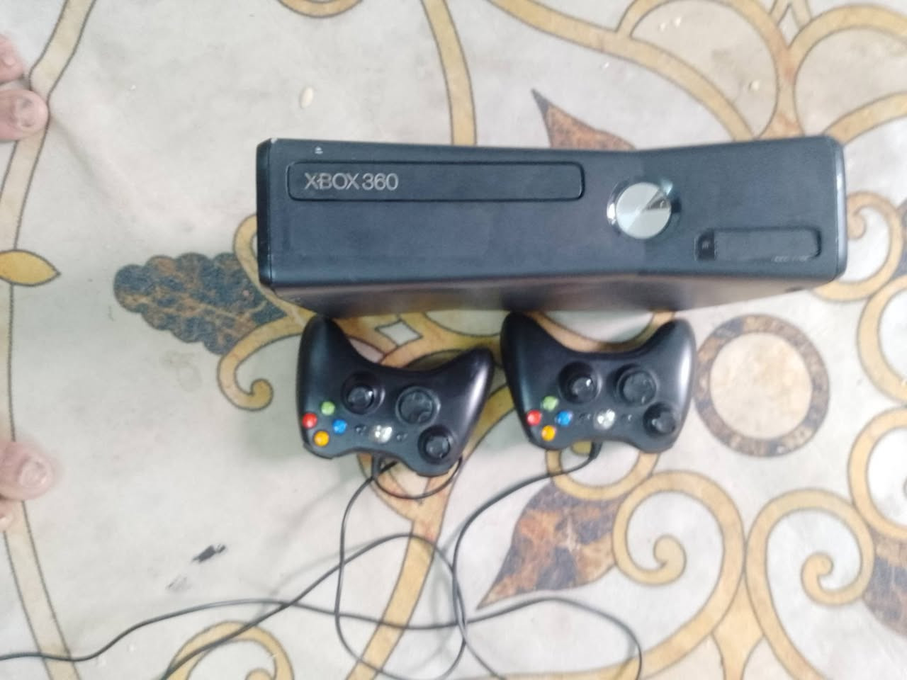 السلام عليكم بلي اكس بوكس للبيع جديد نضافة90بلمية بلي بدات 2 مكاني بغداد مدينه الصدر  ***********
