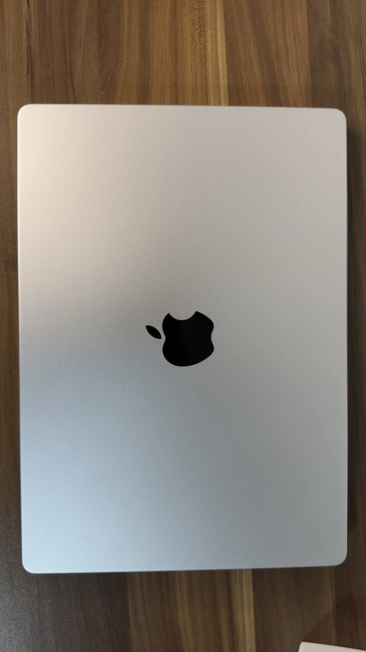Macbook pro M4 pro 
14 inch 
Ram 24 
Hard 512 
لون سلفر

جديد ما مستخدم فقط مفتوح من العلبة
ملحقات كاملة
للأستفسار ارسل رسالة

سوي انظمام حت تشوف البقية 👇🏻
https://t.me/wolf_store_iq

متوفر ايضا pro m4 14 
16/512 

متوفر Air m5 13 
16/512

متوفر ايضًا Air m2  13 inch 16/256  
جديد ممفتوح. لون مدنايت

متوفر ايضًا الحجمين: Air m4  13 inch / 15 inch 
والذاكرتين موجودين 16/256  16/512 

متوفر ماوسات جيل 3 اخر اصدار مستخدم نظافة 100‎%‎  مع علبة وبدون كيبل.

متوفر ادابترات شواحن من 29 واط الى 140 واط اورجنال اصلي فقط مع كيبلات التايب سي والمغنتك. 

للطلب والأستفسار ارسال رسالة 

قناه التلي انشر بيها ماكات انظموا الها
https://t.me/wolf_store_iq

تيك توك
www.tiktok.com/@wolf.wiq
انستا
https://www.instagram.com/wolf.wiq/profilecard/?igsh=MXdpZG5maTQ5N3p1ZA==


**إذا كنت صاحب هذا الإعلان وتريد حذفه لأي سبب، رجاءا أرسل رسالة إلى الدعم الفني**