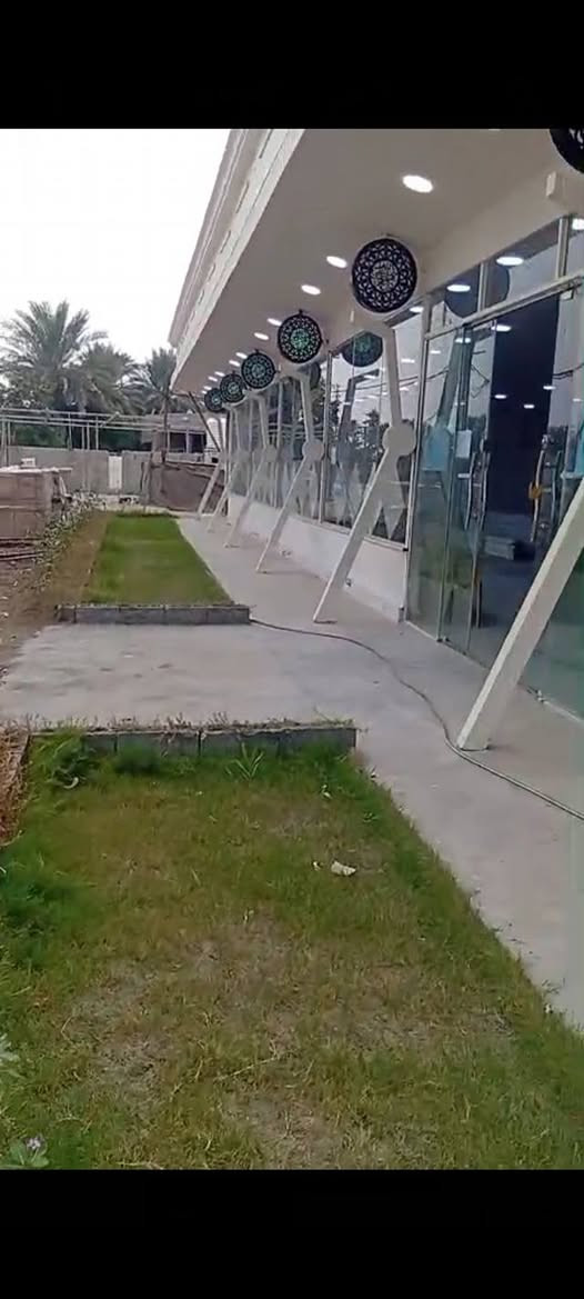 شركه للبيع في كربلاء 
المساحه الف و 500 متر
تصلح الشركه لبناء مصنع ك معرض للسيارات أو معرض لبيع الحديد أو معرض لاي استثمارات أخرى لموقعها 
تحتوي على مخازن خلف مكاتب الشركه
في موقع مميز تبعد عن الامام الحسين مسافه قريبه 
واجهة الشركه 35 متر 
على الشارع الرئيسي المبلط 
تحتوي الشركه على مخازن خلفيه وعلى غرف نوم استقبال + غرف مكاتب وصالات عرض 
طابو 25 
السعر 168 مليون وبيه مجال قليل
تباع الشركه مع مكاتبها ومخازنها و الأرض مؤجره من صاحبها لمدة 15 سنه ويجدد العقد للمشتري
الايجار السنوي 7 ملايين ونص
علماً أن موقع المعرض + المخازن الخلفيه يقع على الشارع المبلط المتجهه للامام الحسين
فرصه استثماريه 

للاستفسار الاتصال على الرقمين 
***********
*********** كربلاء, العراق
