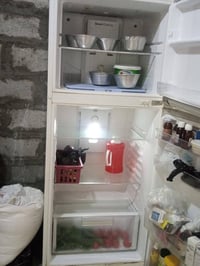 ثلاجه نضيفه شغالة نقصه غاز 125اوبيه مجال07705585790