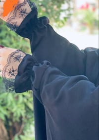 عبايات جاهزة • خياطة حسب الطلب • توصيل