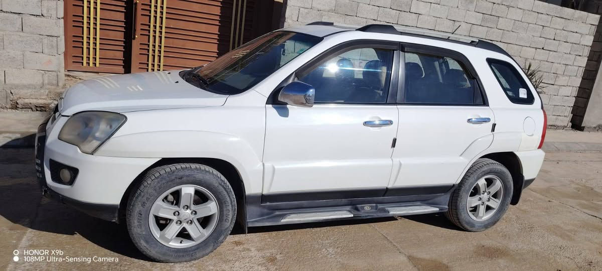 كيا سبورتج مديل 2009 مكفوله من الصبغ كير ومحرك بشرط حداديه جيدا جدا تخم تأير  ماشيه 205 الف كيلو متر مكانهه ديالى جلولاء للاستفسار على الرقم صاحب السياره  ***********
