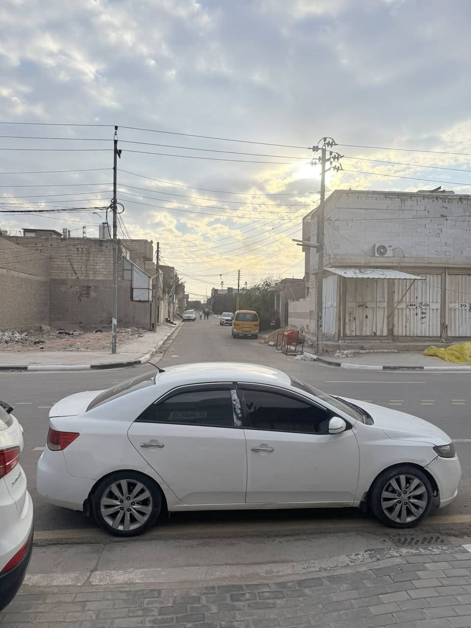 سلام عليكم سيراتو موديل ١٢ 
بيه اربع قطع بابين اثر طخه بسيطه تبدلن وقبط جنطه وجاملغ فقط رقم دهوك القديم. 
مكانه كربلاء 
***********
