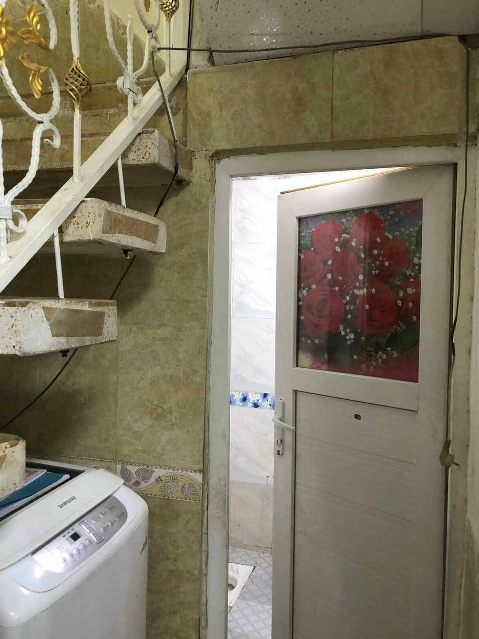 دار للبيع بحي الوفاء 50متر طابقين شيلمان نضيف جدا كما موضح بالصور شارع 15 وعلى ساحه منطقة 40 شارع مفتوح على شارع الصب للاستفسار خاص أو الاتصال على الرقم ***********او***********
