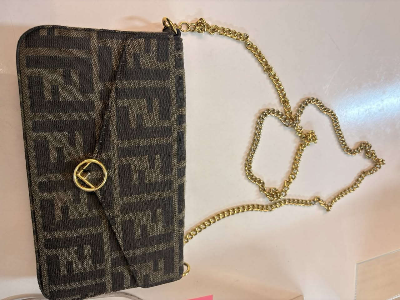 متوفر عدي حقائب براند prada  و Fendi مستعملات بعدهم بحالتهم الاصلية


**إذا كنت صاحب هذا الإعلان وتريد حذفه لأي سبب، رجاءا أرسل رسالة إلى الدعم الفني**