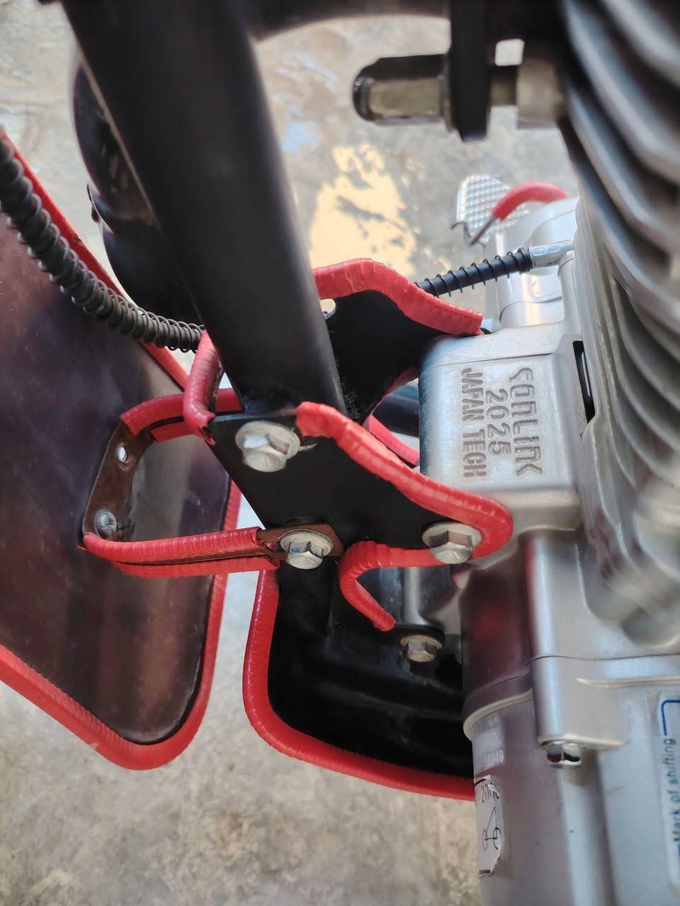 سلام عليكم دراجة لبيع موديل 25 سونك اصلي كل نقص مابيه سعر ٦٨٠ وبيه مجال ***********
