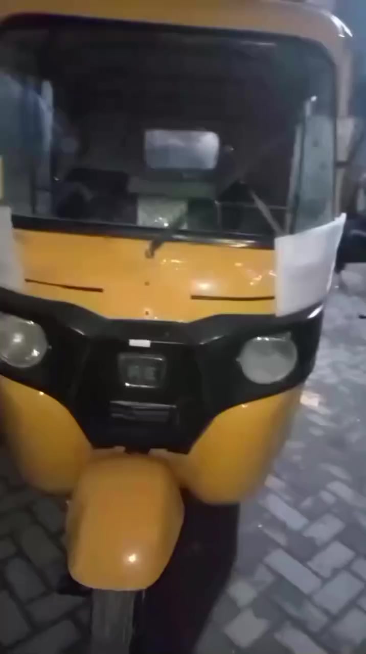 السلام عليكم تكتك للبيع موديل 19 أوراق السعر 5ملايينو300الف مكاني بغداد مدينة الصدر ***********
