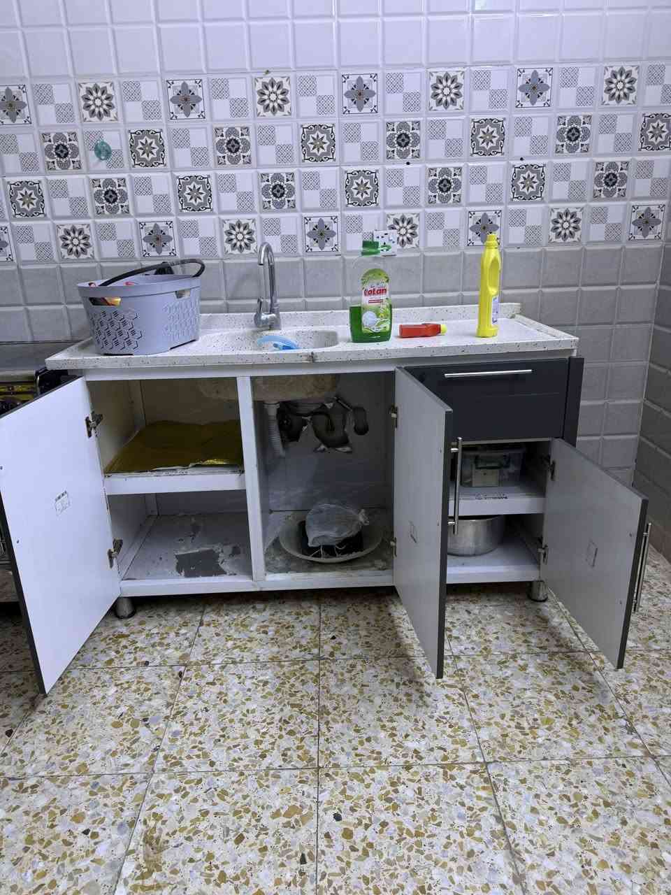 كاونترك متر ونص مستخدم نضيف سعر 135 عنوان الكاظميه رقم *********** موجود بي واتساب
