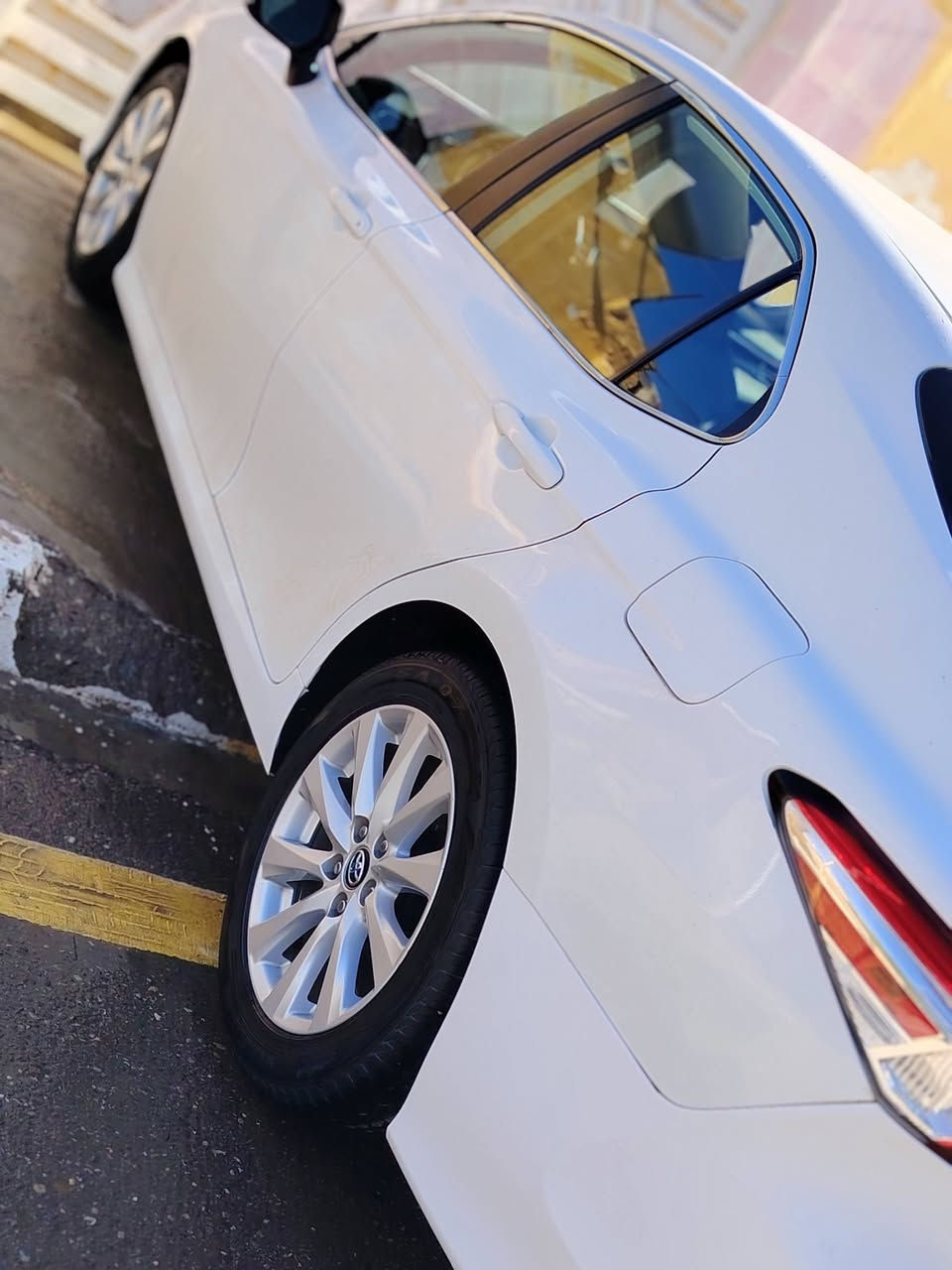 السلام عليكم
كامري 2020 أبيض 
الضرر جاملغ وبنيد فقط بدون دواخل 
بدون ايرباكات 
السياره حلوه وكاعده ومرتبه 
بدون ملاحظات
گير محرك شرط 
ماشيه ٦٣ حقيقي
صدر وتايرات كله جديد
مكاني ديالي 
السعر185 وبي مجال 
***********
