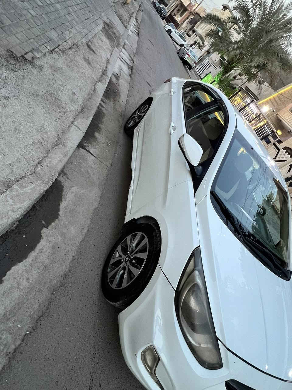 السلام عليكم للبيع سيارة نوع اكسنت موديل 2012  خليجية رقم بغداد اللون ابيض ماشية 160 محرك 1600 السيارة    اشاير بلمري السيارة   مكفولة من الضربة والصبغ بيها بارد شي بصيطة السعر ٩٥وبي مجال بسيط جدا العنوان بغداد الرقم ***********
