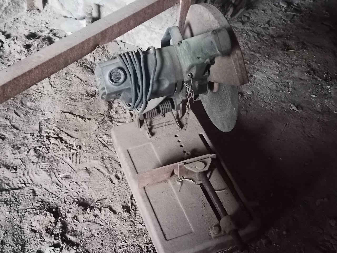 غراض للبيع 
مكينة لحام + منغنه + كتر + سلسلة رفع 
سعرهن للاستفسار على الرقم ***********
مكاني القرنه الشرش
