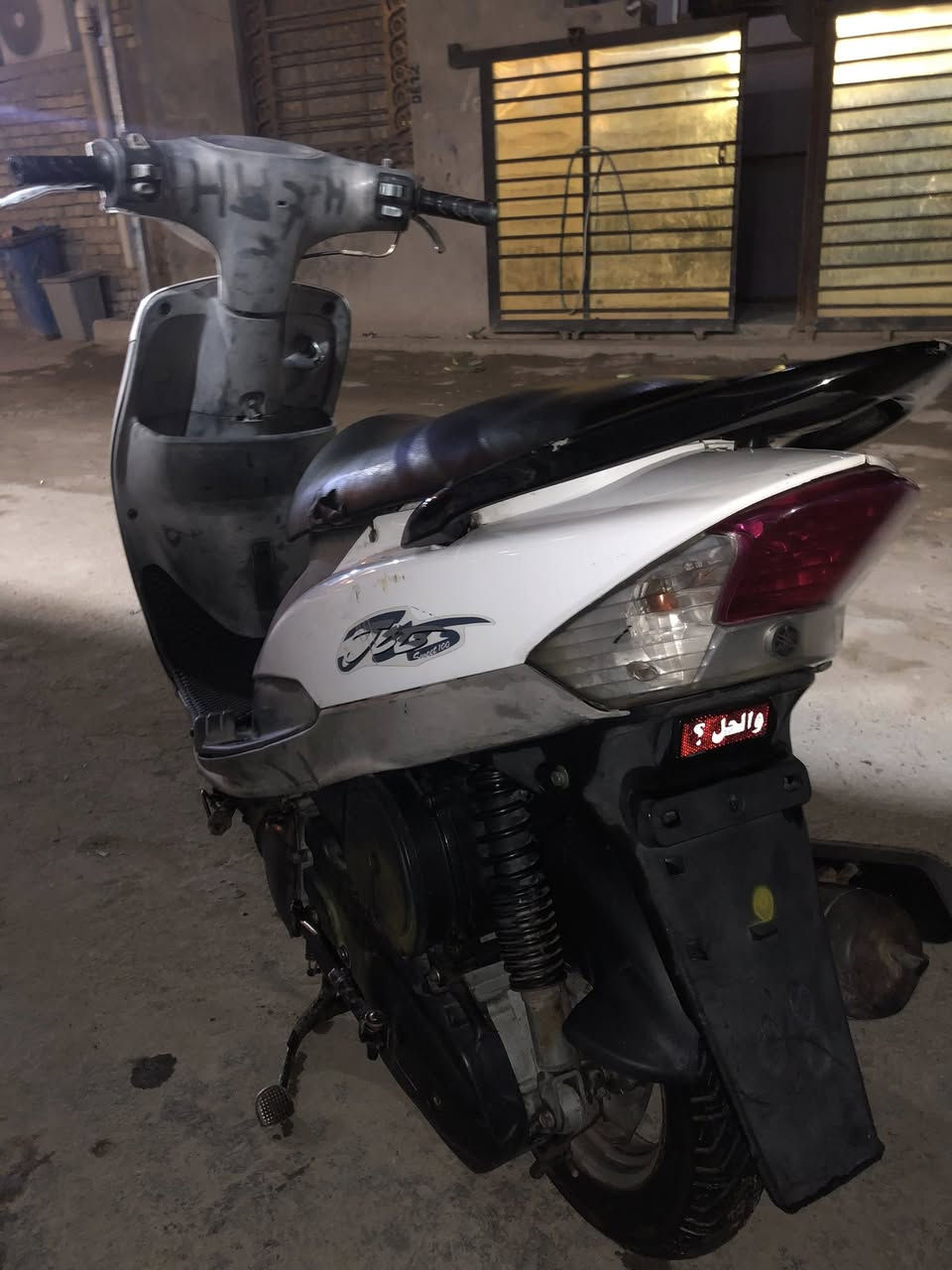 سلام عليكم ماكس منغولي الدراجه مفتوحه او فتحه 
الدراجه كله بلاد امبدل فقط كابريتر جديد البقي كله  عل وضعه خير من الله مداريه بانزين محسن دهن كل اسبوع ابدل كامله امكمله كل نقص مابيه السعر ٤٠٠ وبيه مجال قليل 
مكاني الدوره ***********
