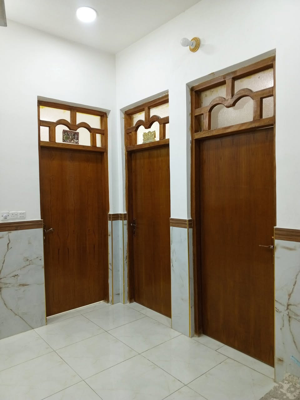 بيت للبيع مساحه 126 قرب شارع 20 منطقه حجي حسن جمعيات ***********
