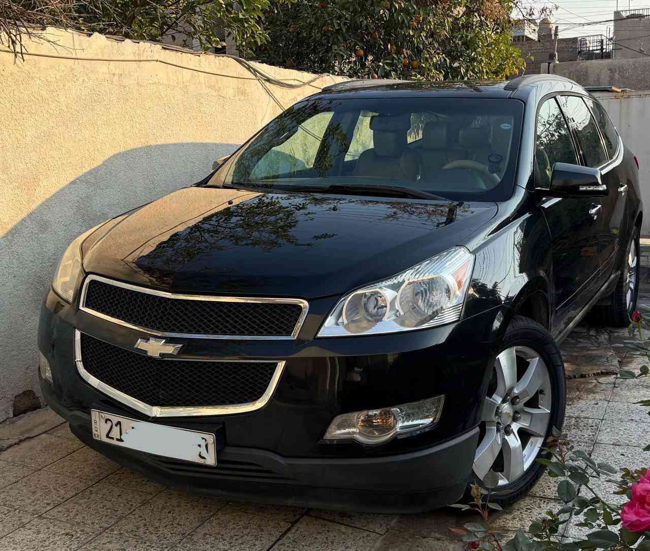 السلام عليكم …
شيفرولية ترافيرس 2012 خليجي وكالة المنصور فول للبيع

كفالة عامة بدون حادث بدون صبغ بدون تبديل ماشية 98 كيلومتر رقم سليمانية دولي 

المواصفات : كراسي جلد والاماميات تدفئة
فتحة سقف وبانورما وشاشة 
صندوق كهربائي شفط 
كاميرا خلفية + حساسات وكالة
اشاير بالمري
كراسي تحكم كهرباء
تحكم ستيرن 
مفتاح الوكالة نسختين  

السيارة بأسمي بيع فقط 
او مراوس بموديل احدث خليجي او كلين تايتل

السعر 125 وبيها مجال
مكان السيارة بغداد حي الجامعة

التواصل على الرقم فقط 
***********
