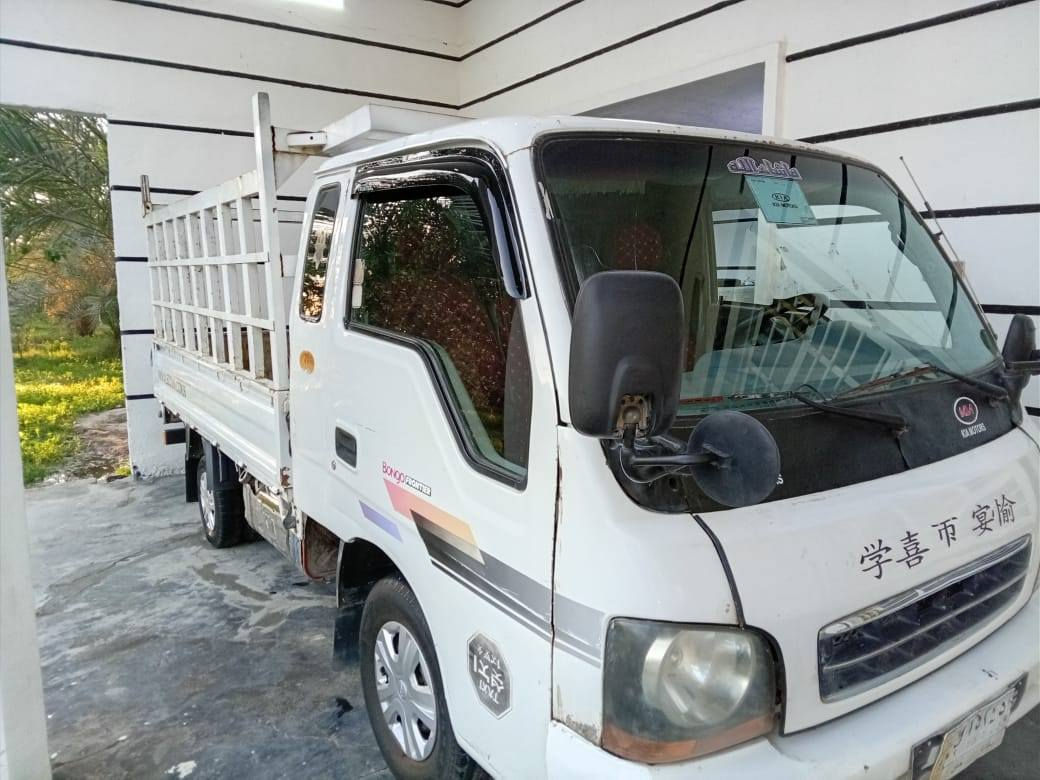 السلام عليكم البيع كيا ام عيون موديل 2001 رقم بغداد بسمي محرك كير اكسن شواصي صدر  كبير تخم تايرات سياره بلادي جاهزا من كلشي عنوان بغداد الطارميه سعره 65 شراي يتصل سياره جاهزا ***********
