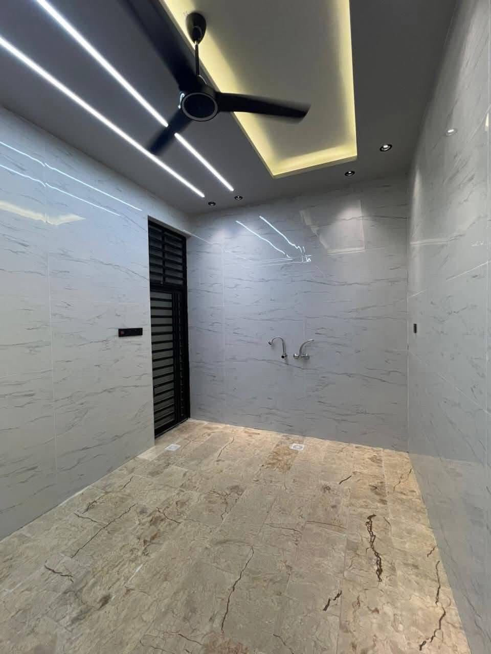 دار للايجار في حي الجامعه مساحه ١٠٠متر طابقين جديد غير مسكون منطقه 28 قرب مجسرات الزهراء 3غرف وصاله و الاستقبال و مطبخ صحيات جديد غير مسكون استفسار اكثر ارجو #متابعه الصفحة ليصلك #عندك_عقار_وتريد_تعرضه_دزه_النا_ولاتشيل_هم*********** اهلا وسهلا #عنوان_التميز_والثقه_والابداع
