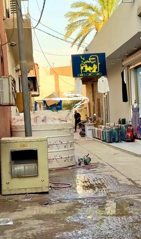 سلام عليكم بيت قديم للبيع مساحته ١٢٢م طابو صرف مربع الموقع داخل السوك شارع مصرف فرع صيدليه دكتور شوان ابصف مجمع دبي العائلي البيت ينباع بحساب كاع لان قديم السعر ٦٠ مليون وقابل للتفاوض الاستفسار الاتصال على الرقم ***********.
