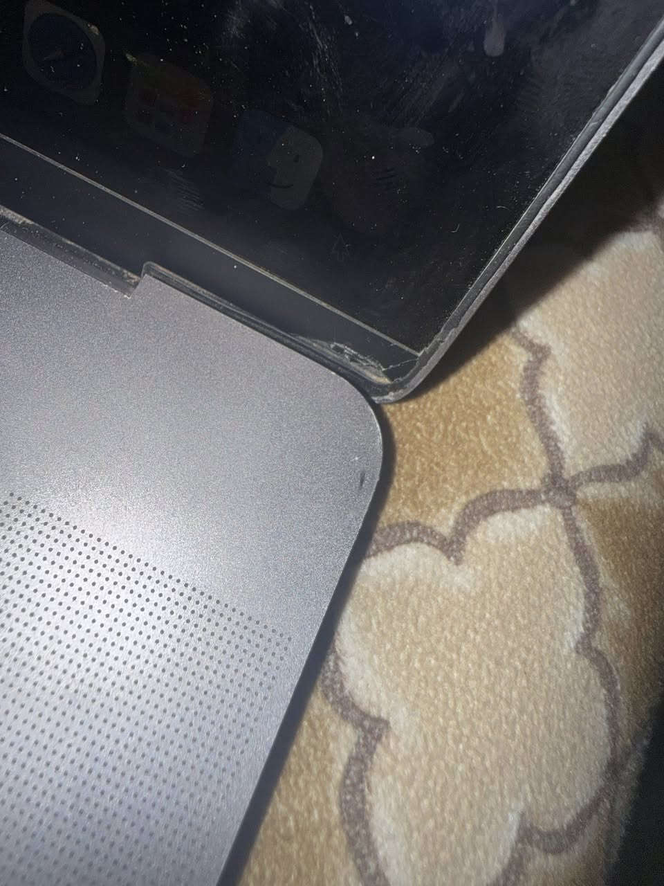 ماك بوك برو 
موديل 2017
كور i7
رام ١٦ 
مواصفاتها عاليه
تدعم البصمه 
وشريط لمس 
حجم الشاشه ١٦ 
بيه كسر باطار الشاشه بس مماثر ع الشاشه ابد 
سعرها ٥٠٠ 
متواجد فيس و واتساب


**إذا كنت صاحب هذا الإعلان وتريد حذفه لأي سبب، رجاءا أرسل رسالة إلى الدعم الفني**