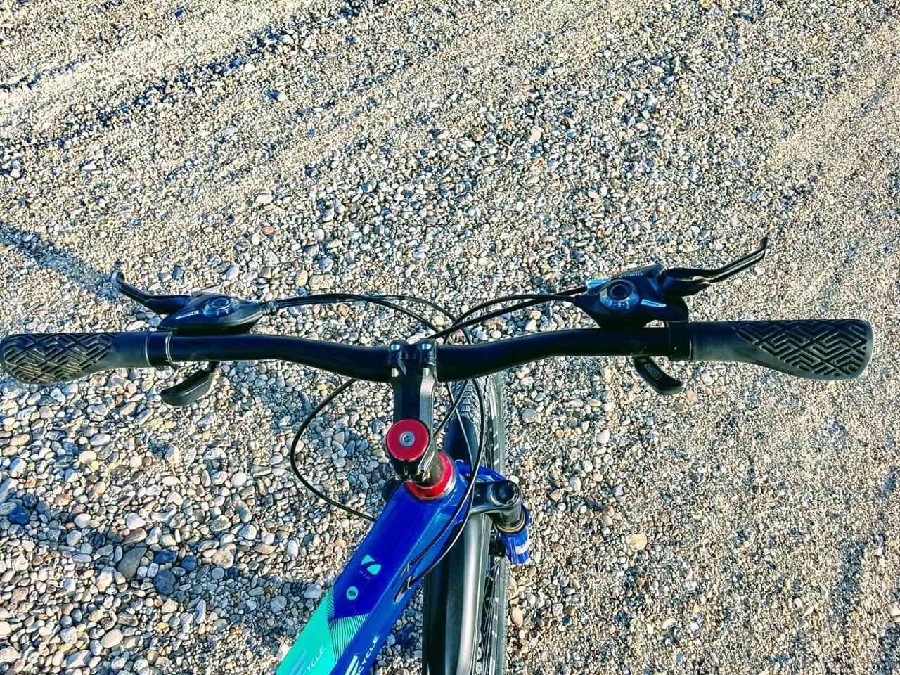 بايسكل جبلي للبيع جديد
سعر 120 الف  
كير امامي 3نمر 
والكير الخلفي6نمر 
تايرات جبليه بعده جديده
وزن خفيف


**إذا كنت صاحب هذا الإعلان وتريد حذفه لأي سبب، رجاءا أرسل رسالة إلى الدعم الفني**