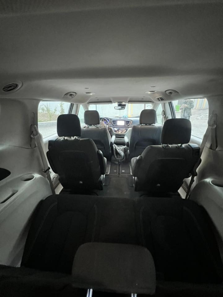 للبيع او مراوس بأجرة 

كرايسلر فيوجر ٢٠٢٣ 

رقم بغداد انكليزي بسمي المواصفات المعروفه 

ماشيه 55الف ميل
 
حادثها صطحي  چامرلغ وبنيد. بدون ايرباك 

السعر220 وبيها مجال 

مكان السياره بغداد الكاظمية 

 واتس اب ***********
